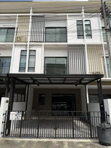 ขายทาวน์โฮม 3 ชั้น 3 นอน 3 น้ำ โครงการ Patio Srinakarin Rama 9 | 160 ตร.ม. | ใกล้กรุงเทพกรีฑา | 3.99 ล้าน